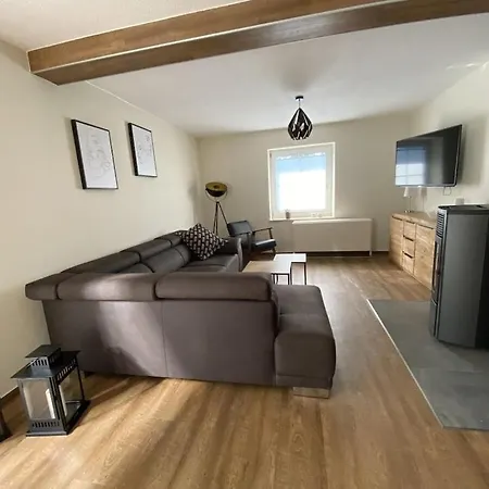 House In With 1 Bedroom Apartman